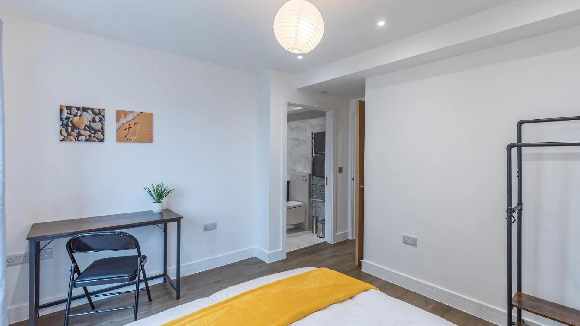 Central 2 Bed 2 Bath Penthouse Near Beach, Hospital - Long Stay Rates Available Hove 0*,  Royaume-Uni